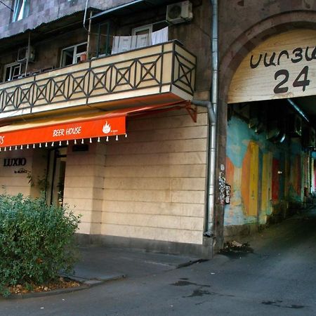 Apartment On Saryan 24 Ереван Екстериор снимка